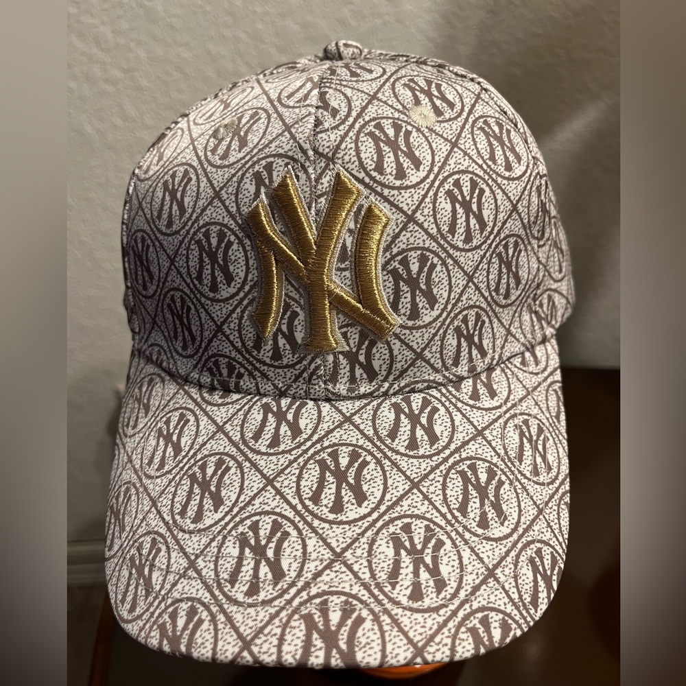 Gold NY MLB hat NWT
